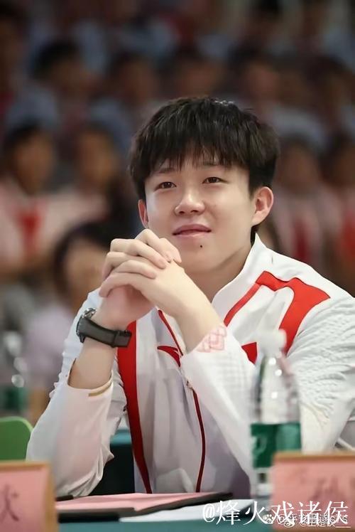 香港总决赛落幕，王楚钦回京，曝光照片引发唏嘘